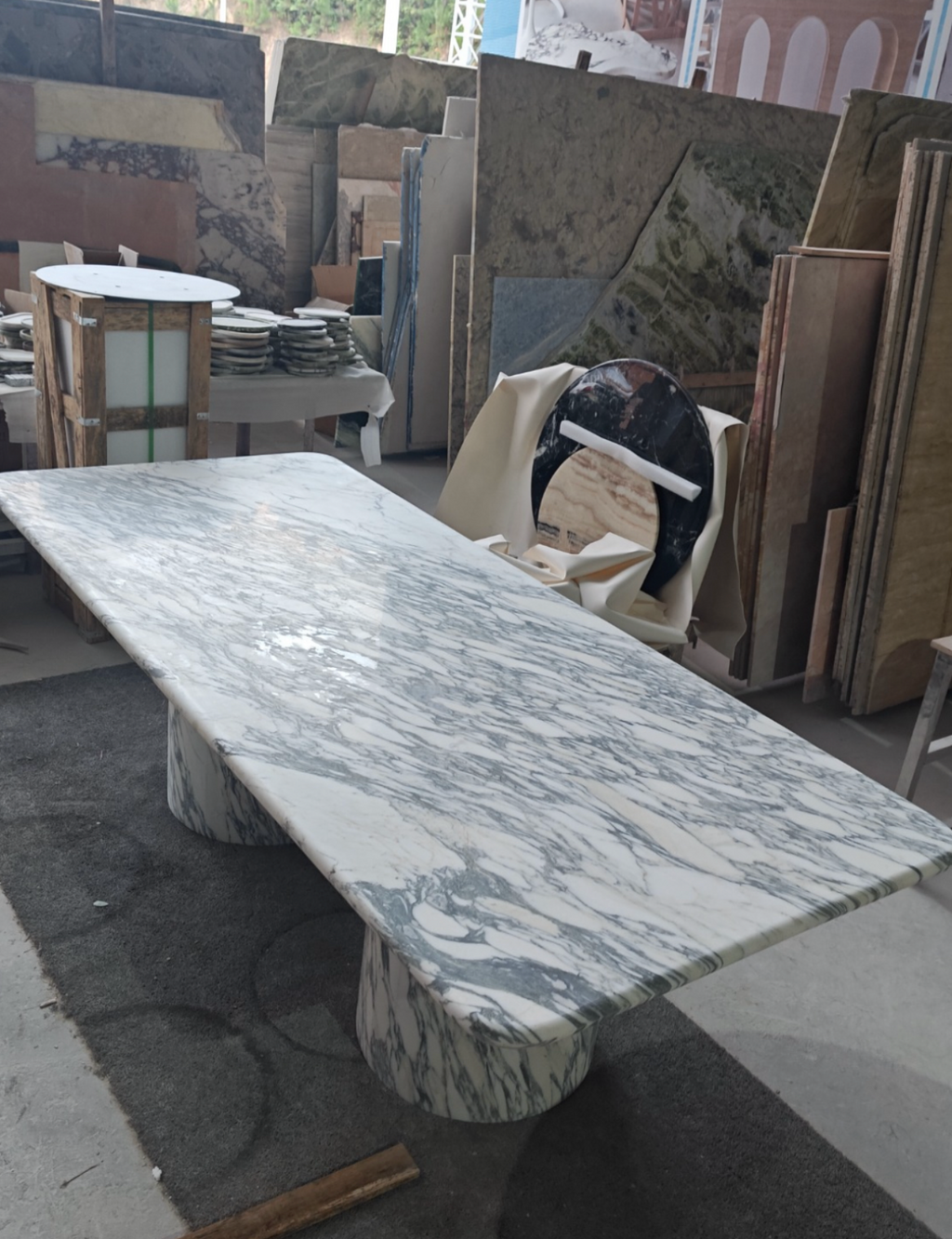 Kahai – Arabescato Dining Table